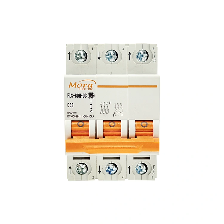 Interruttore automatico CC a 3 poli C65